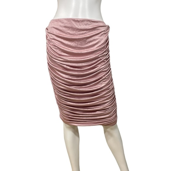 Woman’s Pink Ruched Skirt - Picture 2 of 5